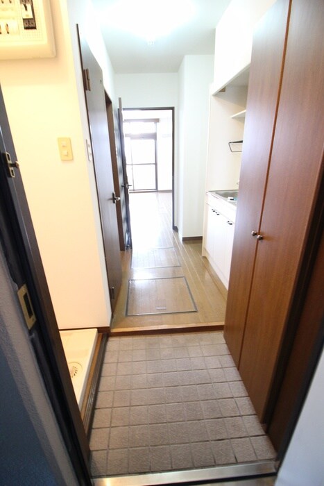 物件内観写真16　(玄関)