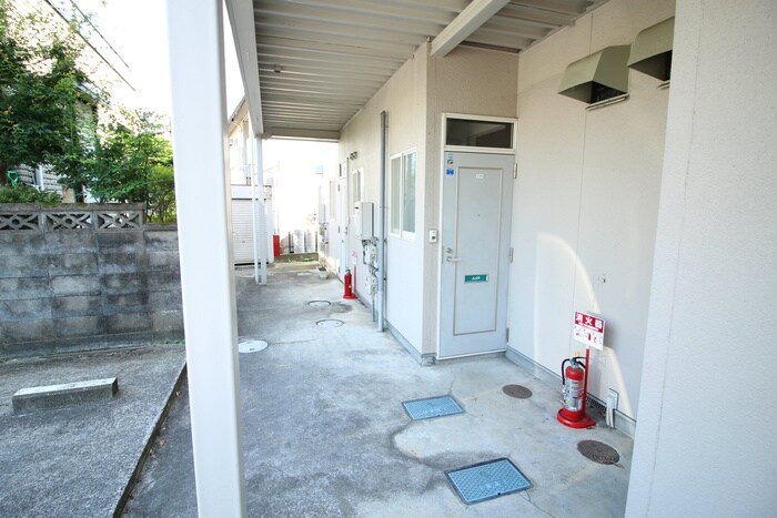 物件外観写真2　(エントランス部分)