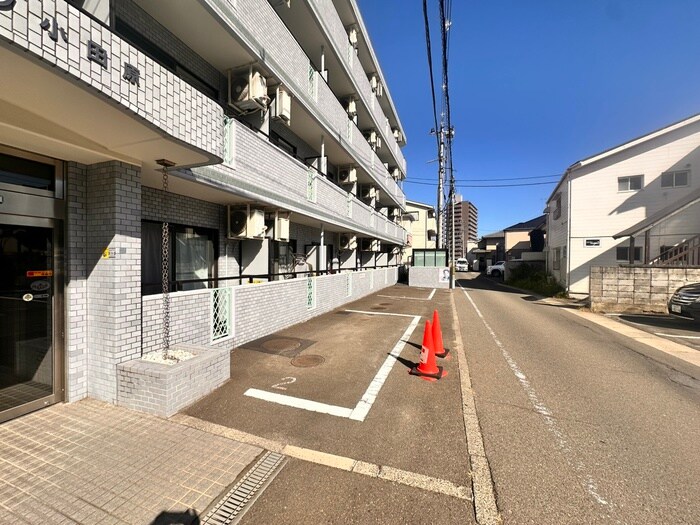 物件外観写真4　(駐車場)