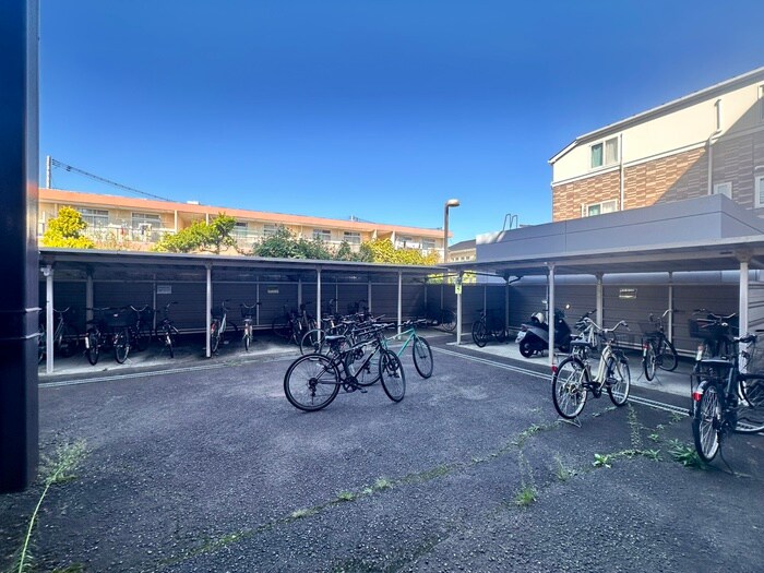 物件外観写真6　(駐輪場)