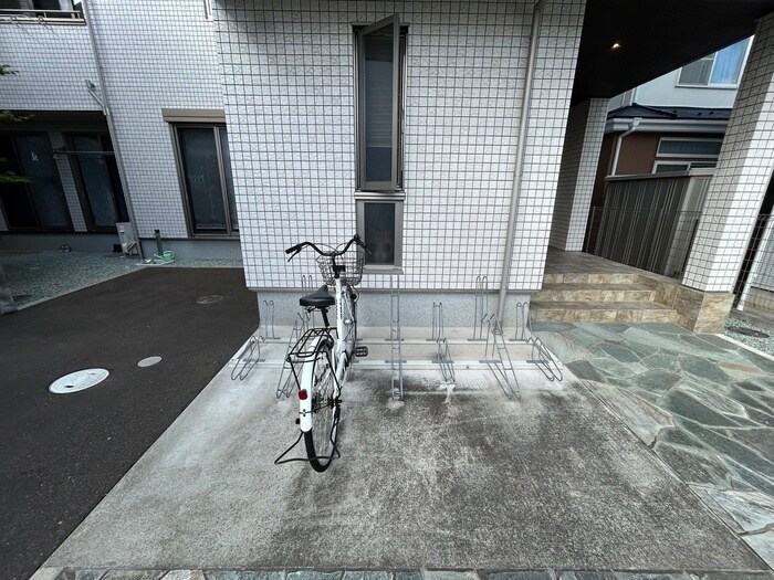 物件外観写真4　(駐輪場)