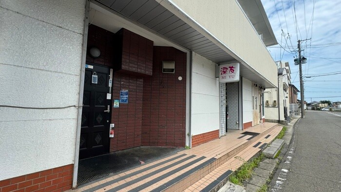 物件外観写真6　(エントランス部分)