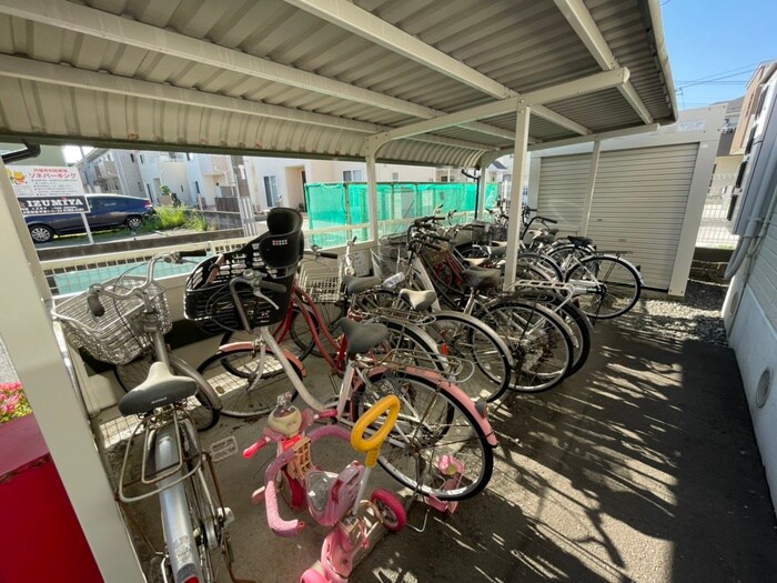 物件外観写真3　(駐輪場)