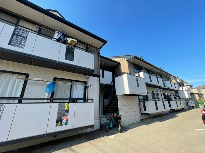 物件外観写真6　(エントランス部分)