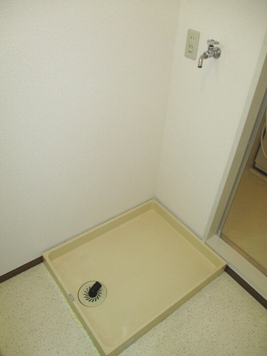 物件内観写真11　(洗濯機置場)