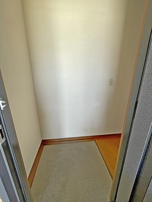 物件内観写真16　(玄関)