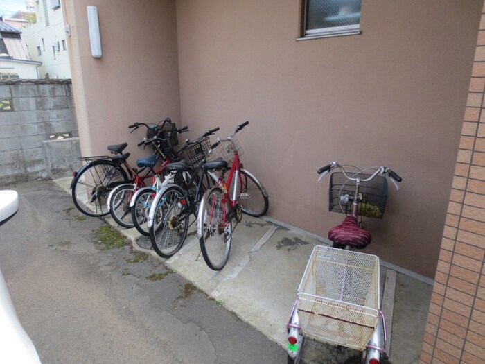 物件外観写真3　(駐輪場)