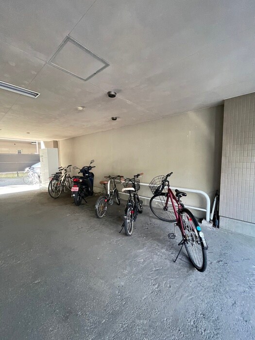 物件外観写真6　(駐輪場)