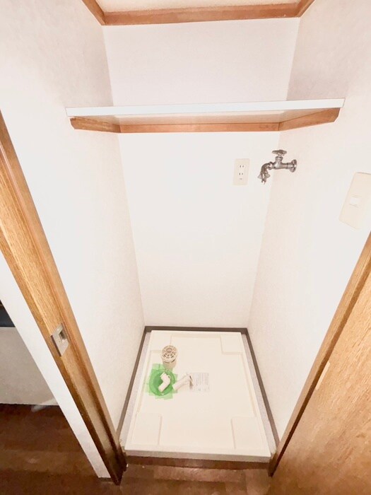 物件内観写真16　(洗濯機置場)