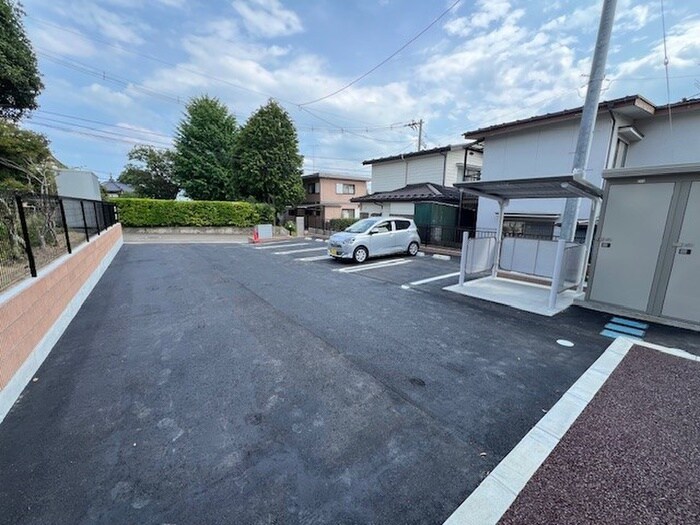 物件外観写真2　(駐車場)