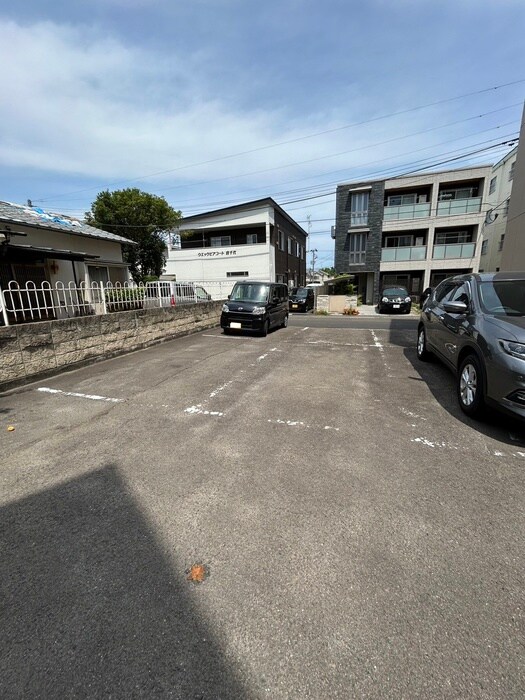物件外観写真4　(駐車場)