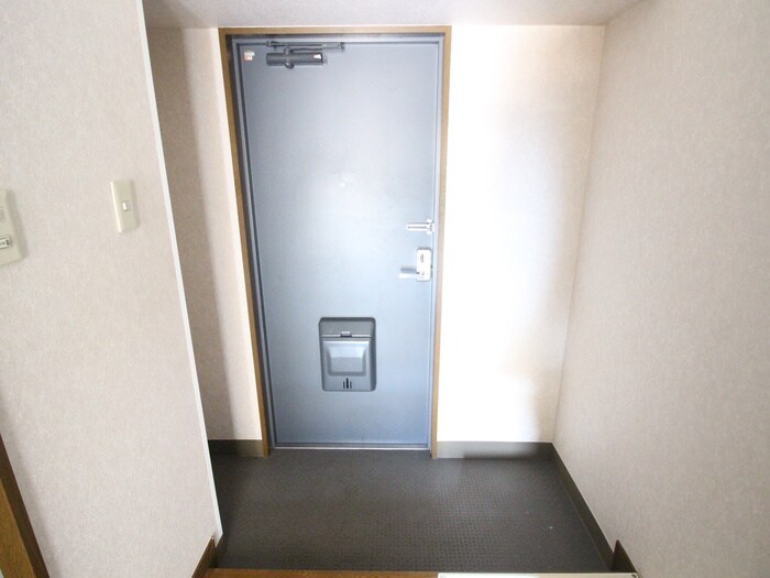 物件内観写真18　(玄関)