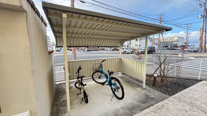 物件外観写真5　(駐輪場)
