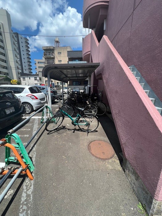 物件外観写真5　(駐輪場)