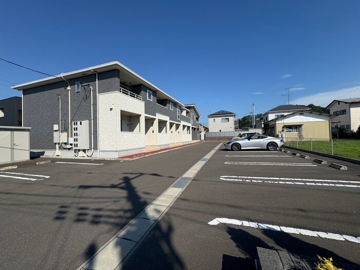 物件外観写真3　(駐車場)