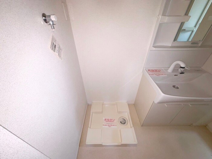 物件内観写真15　(洗濯機置場)