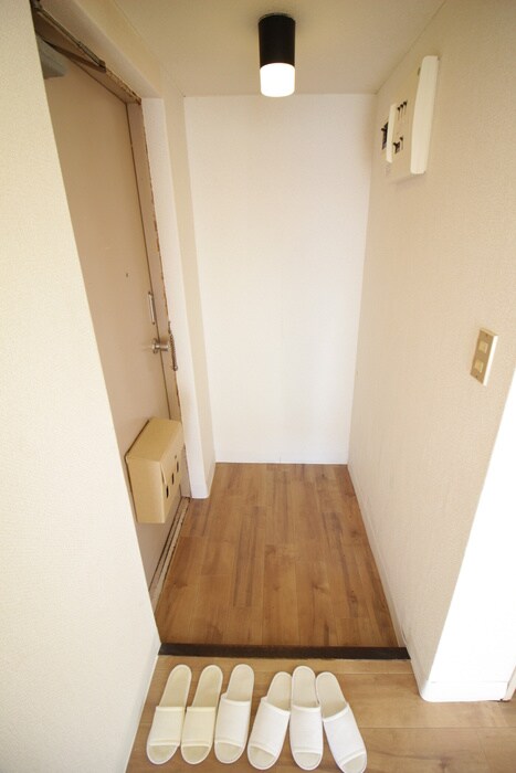 物件内観写真8　(玄関)