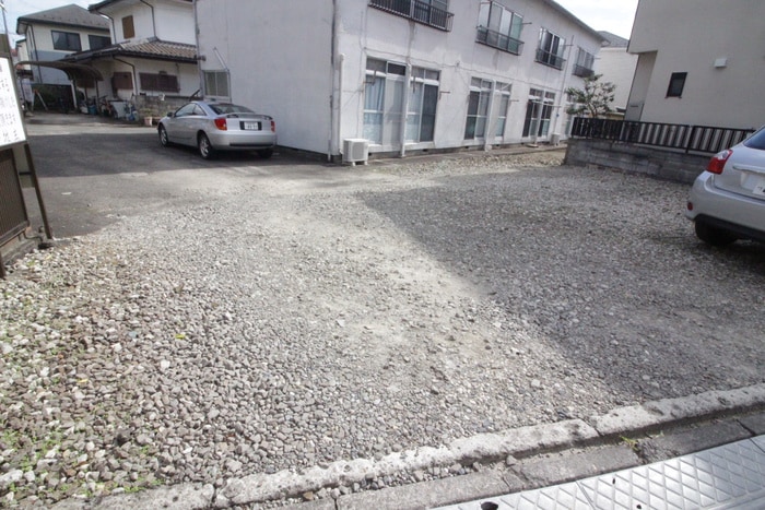 物件外観写真6　(駐車場)