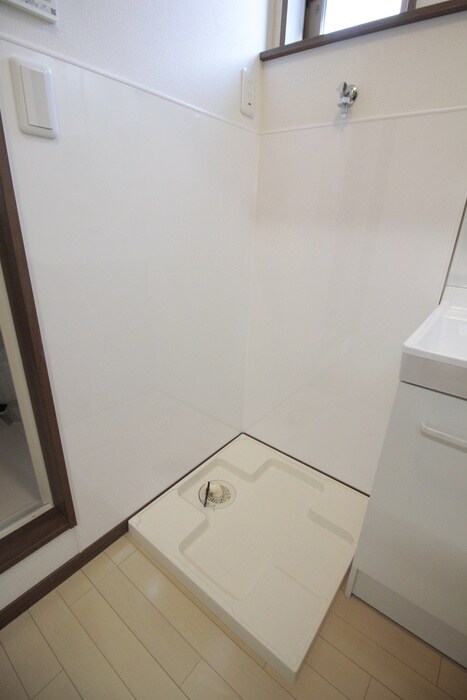 物件内観写真13　(洗濯機置場)