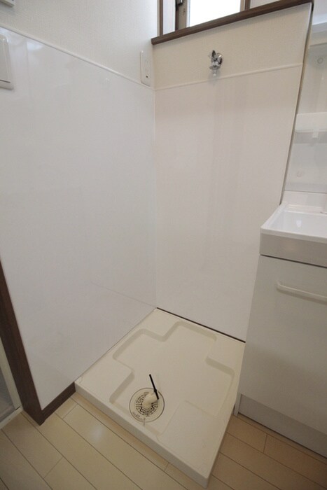 物件内観写真13　(洗濯機置場)