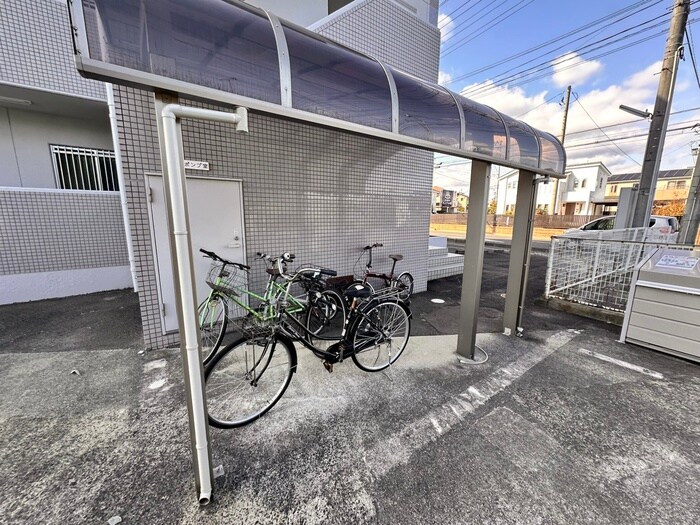 物件外観写真3　(駐輪場)