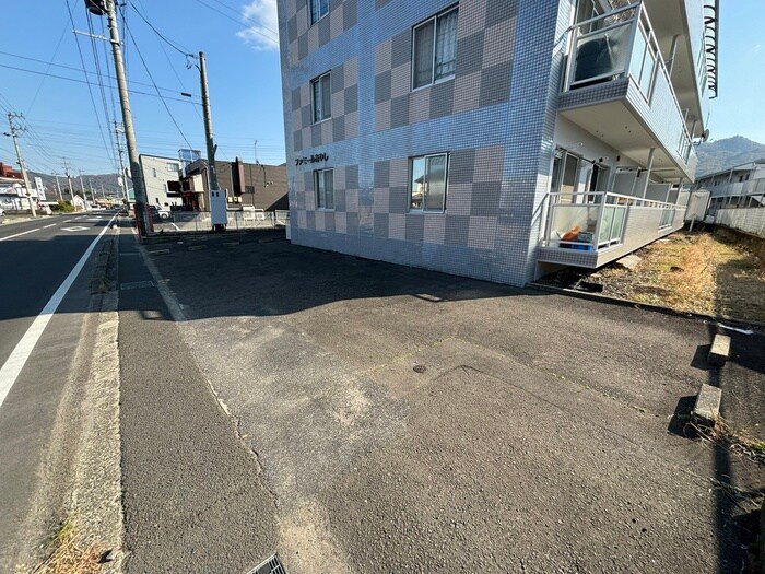 物件外観写真6　(駐車場)