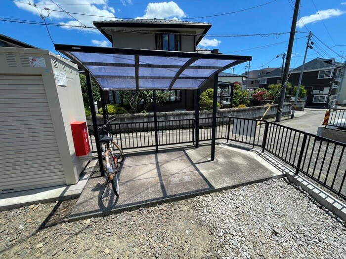 物件外観写真4　(駐輪場)