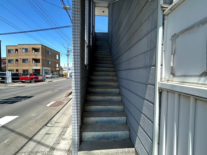 物件外観写真4　(エントランス部分)