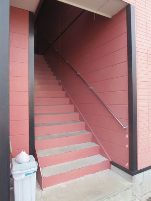 物件外観写真4　(エントランス部分)