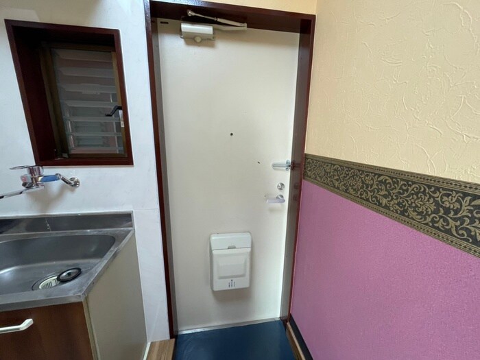 物件内観写真16　(玄関)