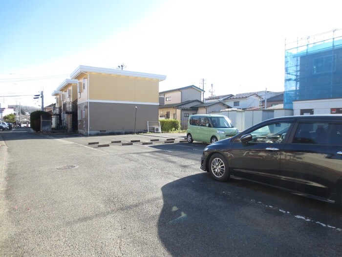 物件外観写真5　(駐車場)