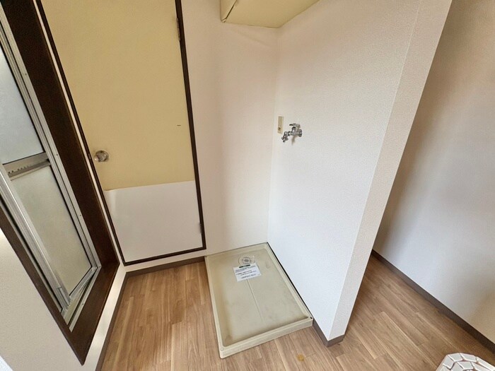 物件内観写真12　(洗濯機置場)