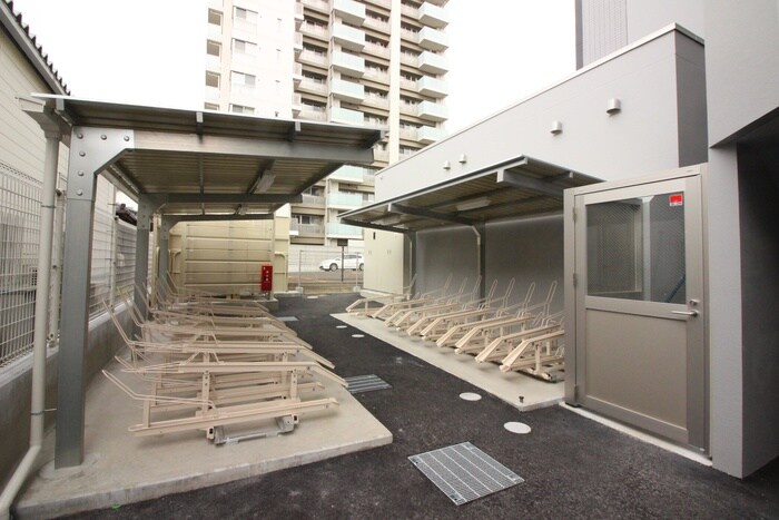 物件外観写真4　(駐車場)