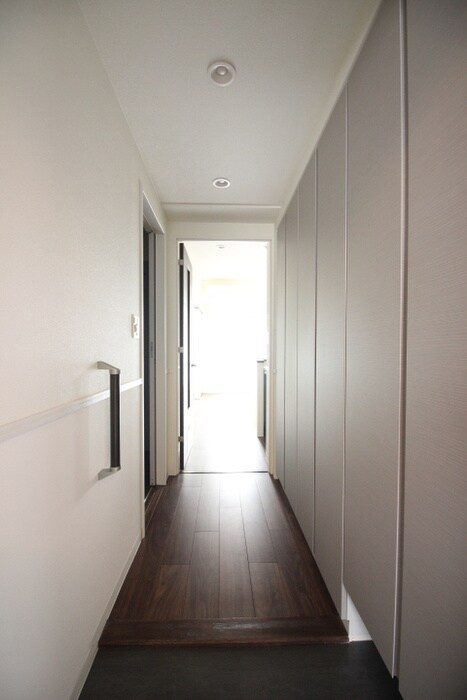 物件内観写真18　(廊下)
