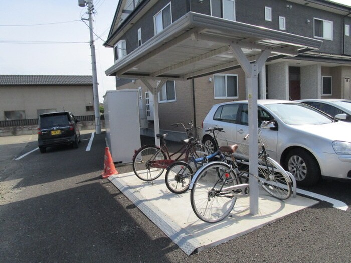物件外観写真5　(駐輪場)