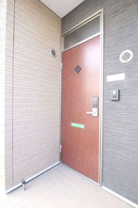 物件内観写真16　(玄関)