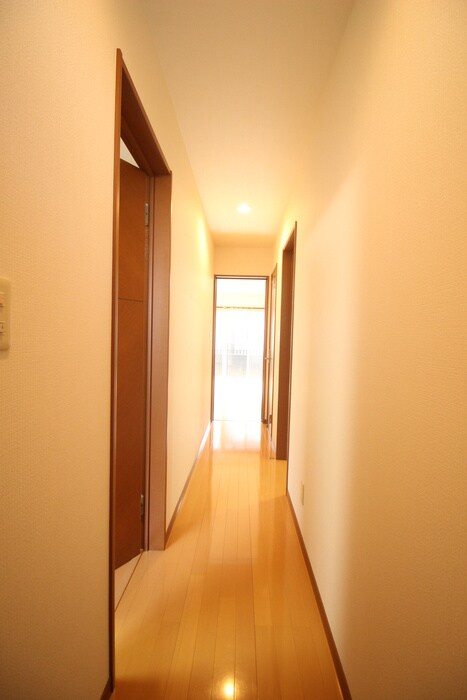 物件内観写真18　(廊下)