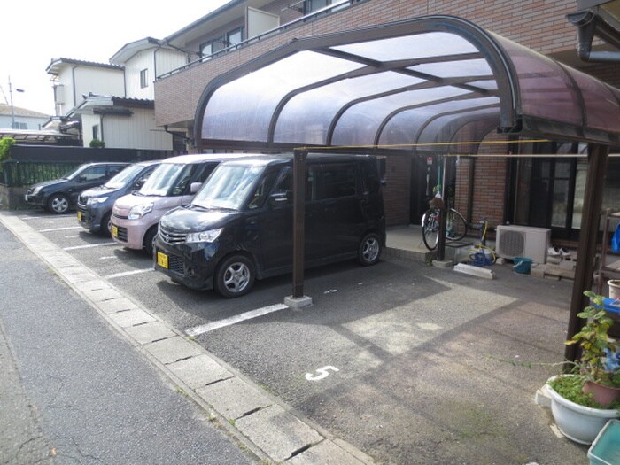 物件外観写真5　(駐車場)