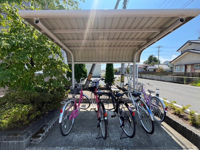 物件外観写真3　(駐輪場)
