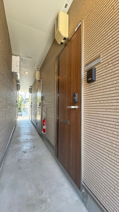 物件外観写真4　(エントランス部分)