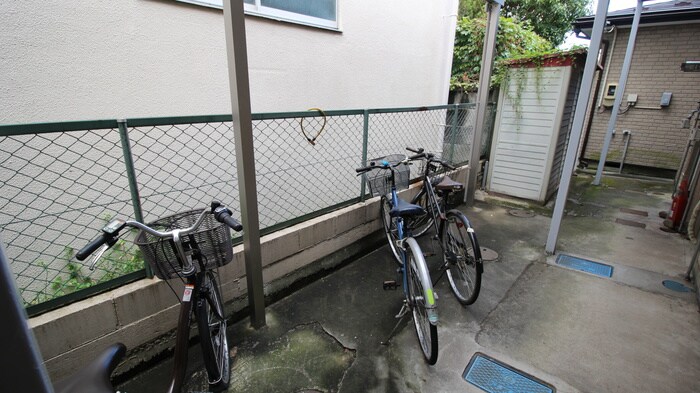 物件外観写真5　(駐輪場)
