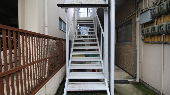 物件外観写真6　(エントランス部分)