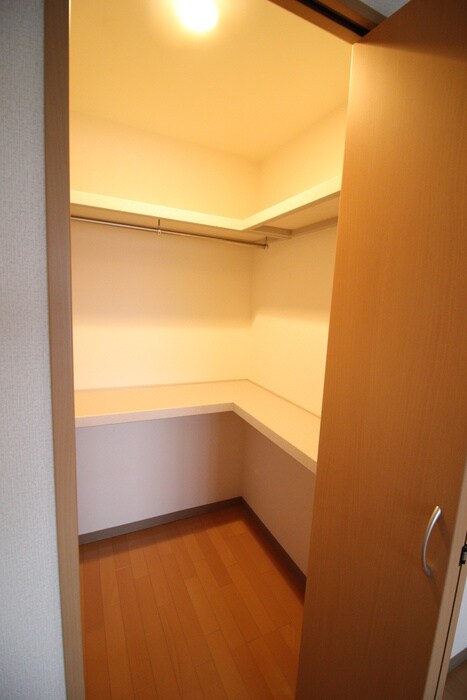 物件内観写真18　(収納)