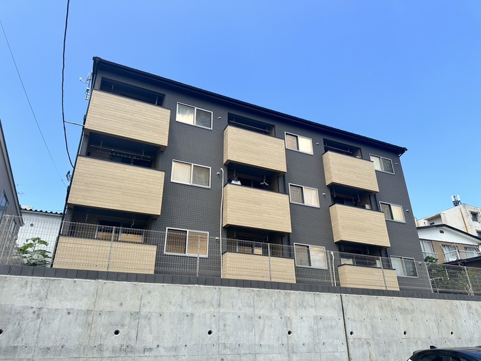 ラフェ・クレール八木山
