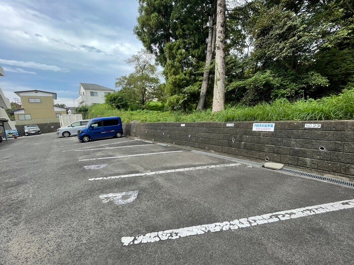 物件外観写真4　(駐車場)