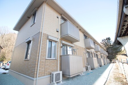 フォレスト上野山外観写真