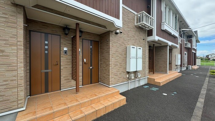 物件外観写真2　(エントランス部分)