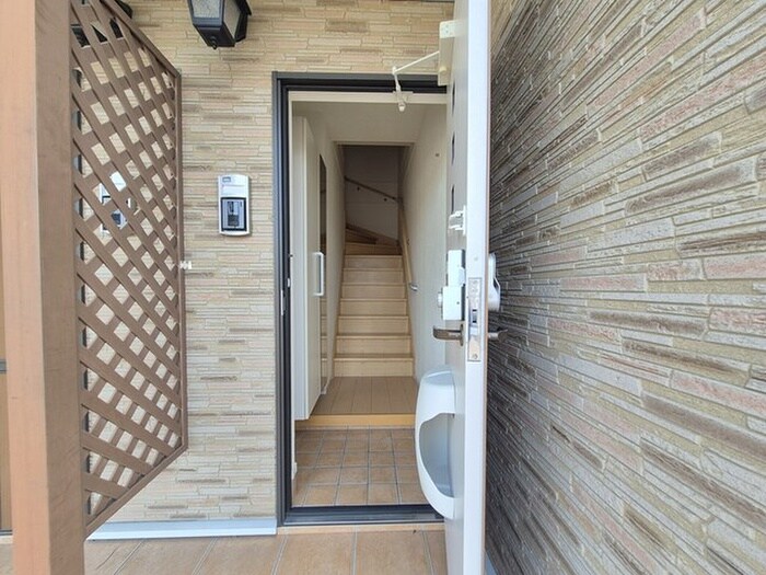 物件内観写真14　(玄関)