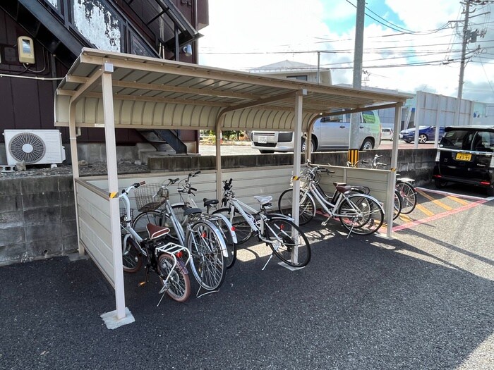 物件外観写真3　(駐輪場)