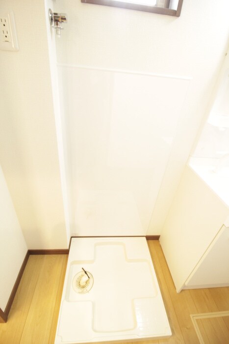 物件内観写真14　(洗濯機置場)